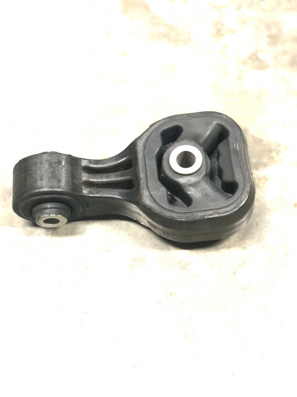 JAZ20MOUTLA - TORQUE MOUNTING * LOWER * AUTO