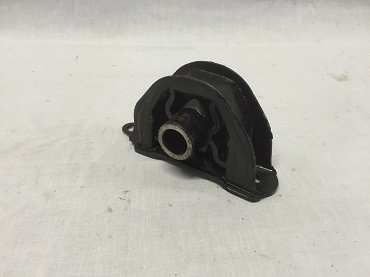 S040MOUACUV - MOUNTING A/C U (1.8/VTEC)